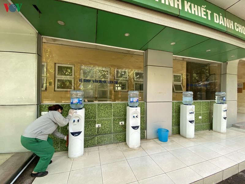 Ảnh: Vệ sinh toàn bộ trường học Hà Nội trước khi học sinh tới lớp - 2
