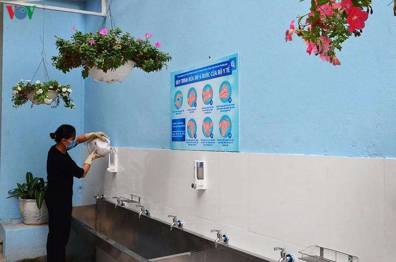 Ảnh: Vệ sinh toàn bộ trường học Hà Nội trước khi học sinh tới lớp - 10