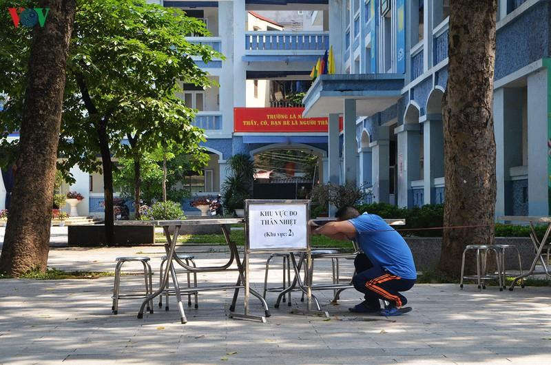 Ảnh: Vệ sinh toàn bộ trường học Hà Nội trước khi học sinh tới lớp - 12