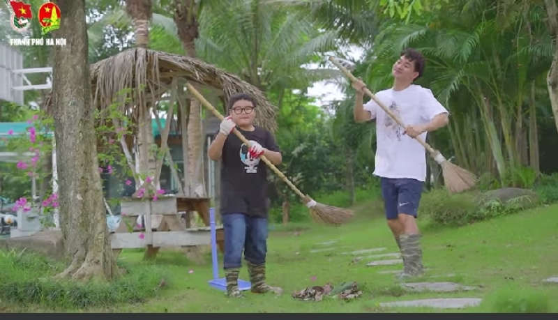 Nghệ sĩ ưu tú Xuân Bắc và bé Bi trong MV