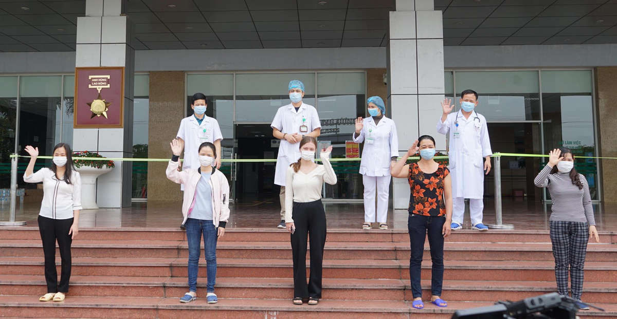 Sáng mai dự kiến 5 bệnh nhân COVID-19 được công bố khỏi bệnh - 1