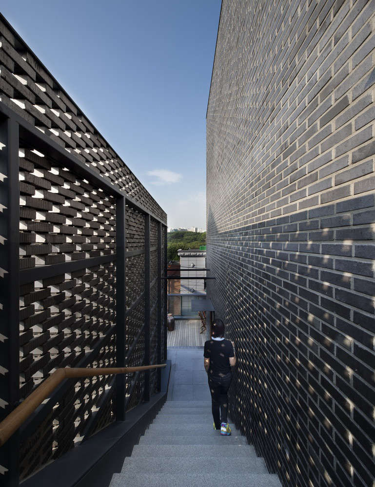 5 tòa nhà khiến người mắc chứng sợ lỗ rùng mình - Ảnh 7. 5 tòa nhà khiến người mắc chứng sợ lỗ rùng mình - Ảnh 7.