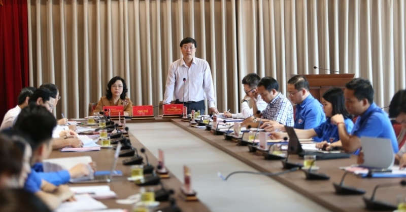 Đồng ch&iacute; L&ecirc; Quốc Phong, Ủy vi&ecirc;n dự khuyết Ban chấp h&agrave;nh Trung ương Đảng, B&iacute; thư thứ nhất Trung ương Đo&agrave;n ph&aacute;t biểu tại hội nghị