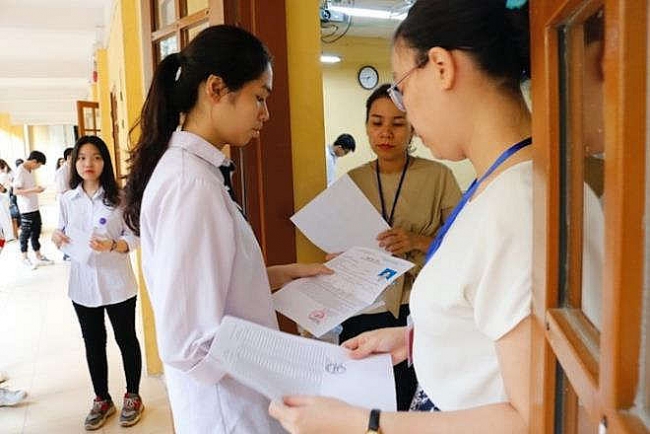 Đề tham khảo tổ hợp Khoa học tự nhiên: Thu hẹp dải câu hỏi phân loại học sinh