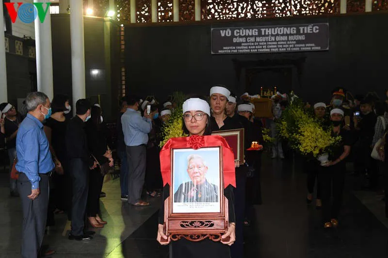 lanh dao dang, nha nuoc vieng va tien biet ong nguyen dinh huong hinh 17