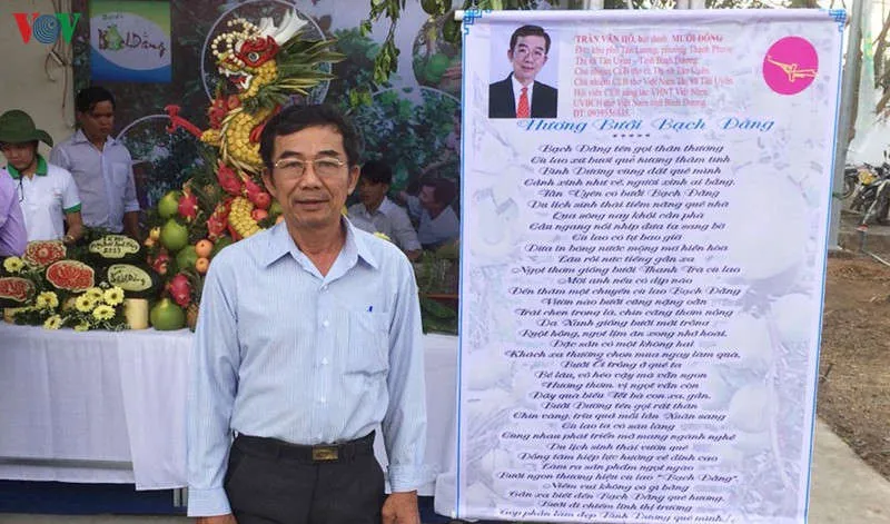 bi thu chi bo dua nghi quyet vao cuoc song bang tho hinh 1