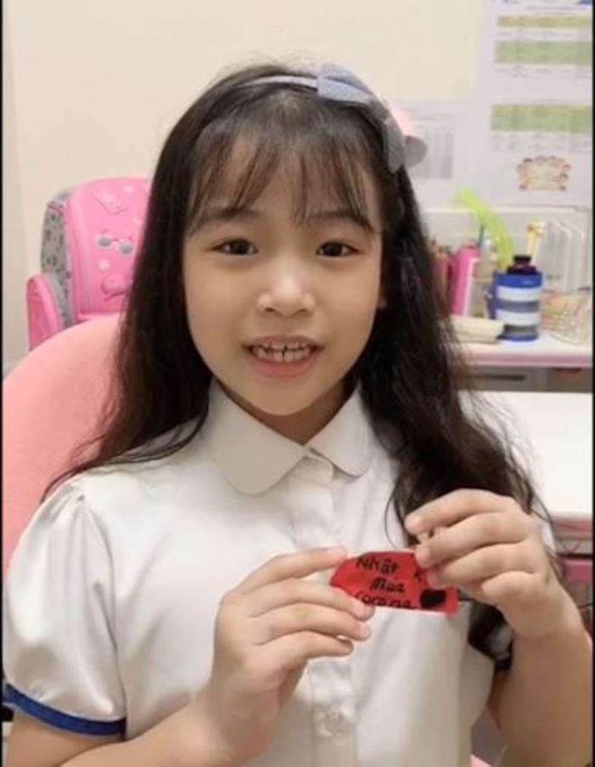 Học sinh tiểu học reo hò vui mừng trước ngày quay trở lại trường - 2