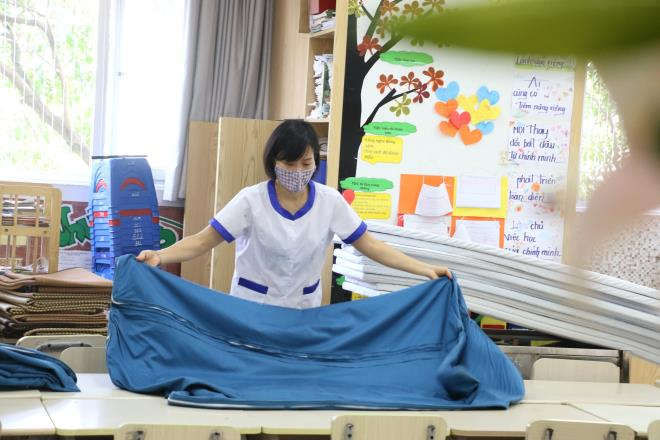 Học sinh tiểu học reo hò vui mừng trước ngày quay trở lại trường - 3