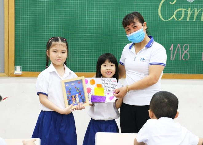 Học sinh tiểu học H&agrave; Nội n&ocirc; nức trở lại trường sau kỳ nghỉ d&agrave;i chưa từng c&oacute; - 8