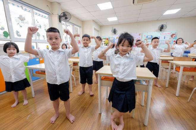 Học sinh được nhận 'lì xì đặc biệt' trong ngày đầu trở lại trường - 3