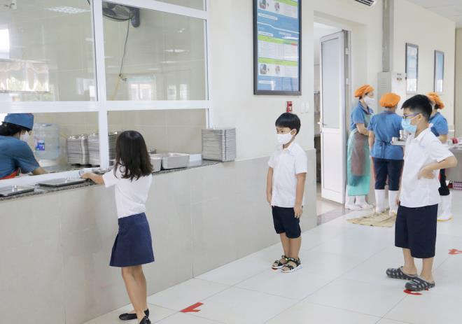 Học sinh được nhận 'lì xì đặc biệt' trong ngày đầu trở lại trường - 7