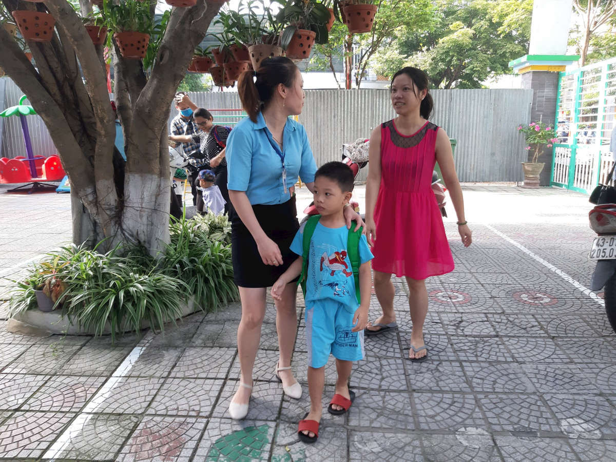Đà Nẵng: Dở khóc dở cười trong ngày đầu tiên đến trường của trẻ mầm non sau 3 tháng nghỉ học