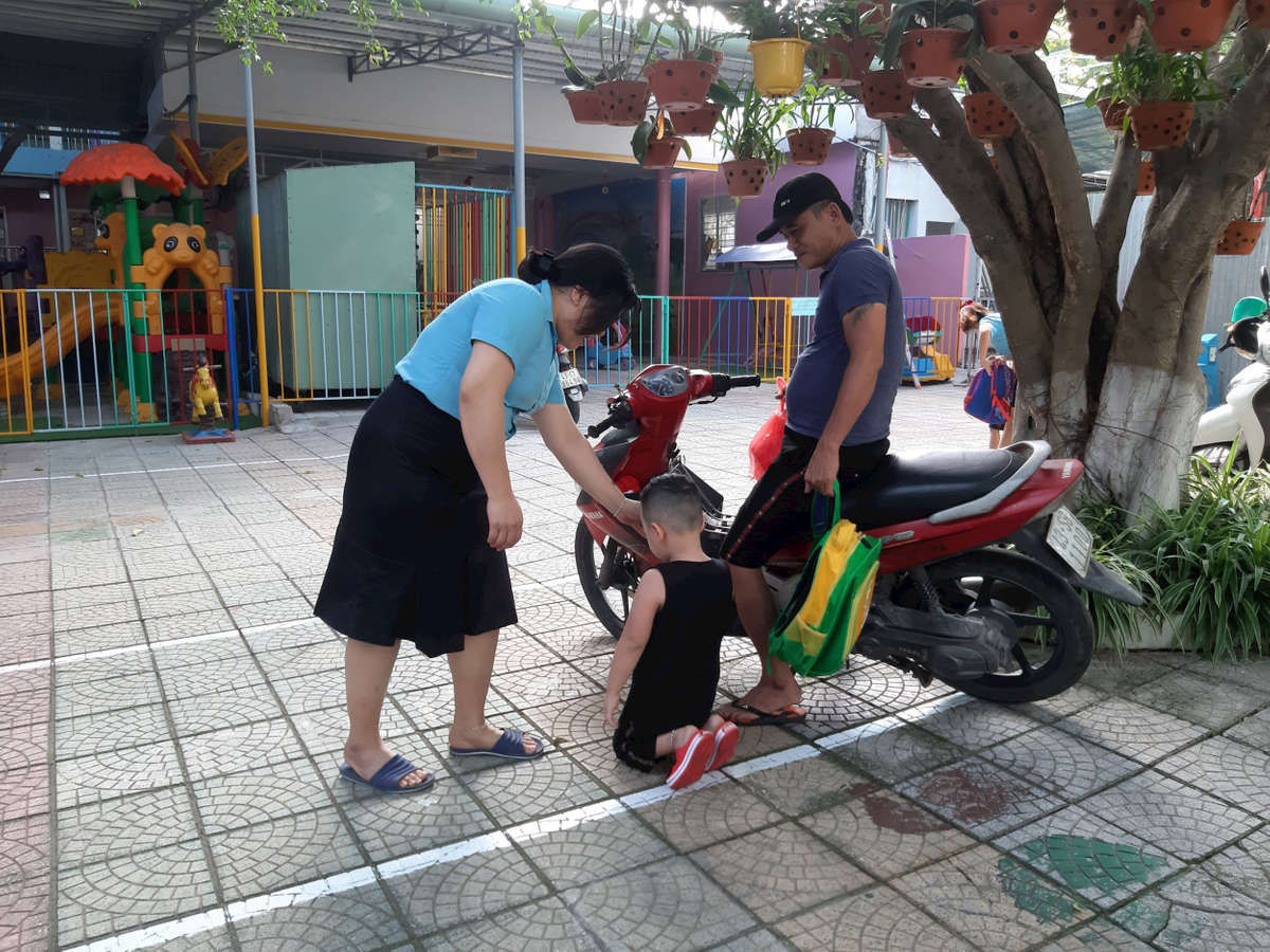 Đà Nẵng: Dở khóc dở cười trong ngày đầu tiên đến trường của trẻ mầm non sau 3 tháng nghỉ học