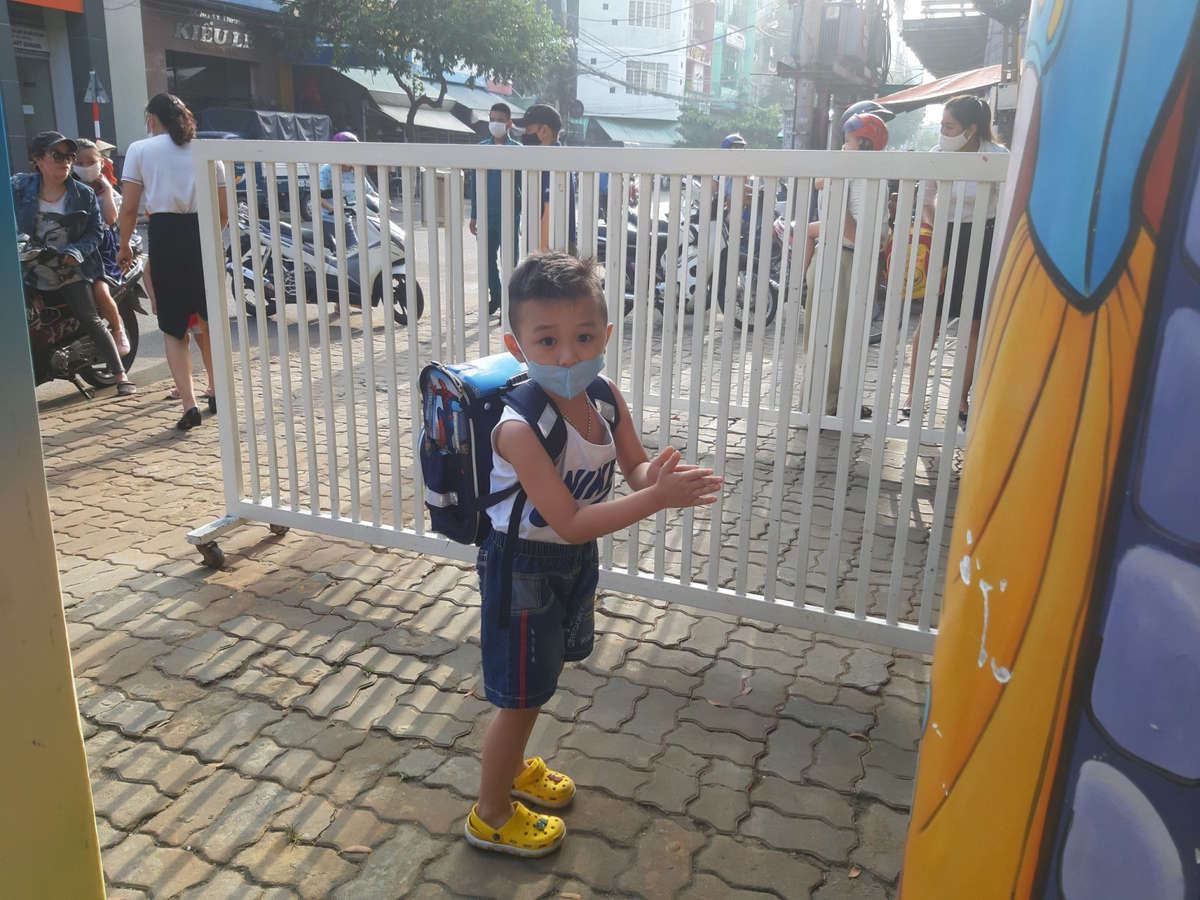 Đà Nẵng: Dở khóc dở cười trong ngày đầu tiên đến trường của trẻ mầm non sau 3 tháng nghỉ học