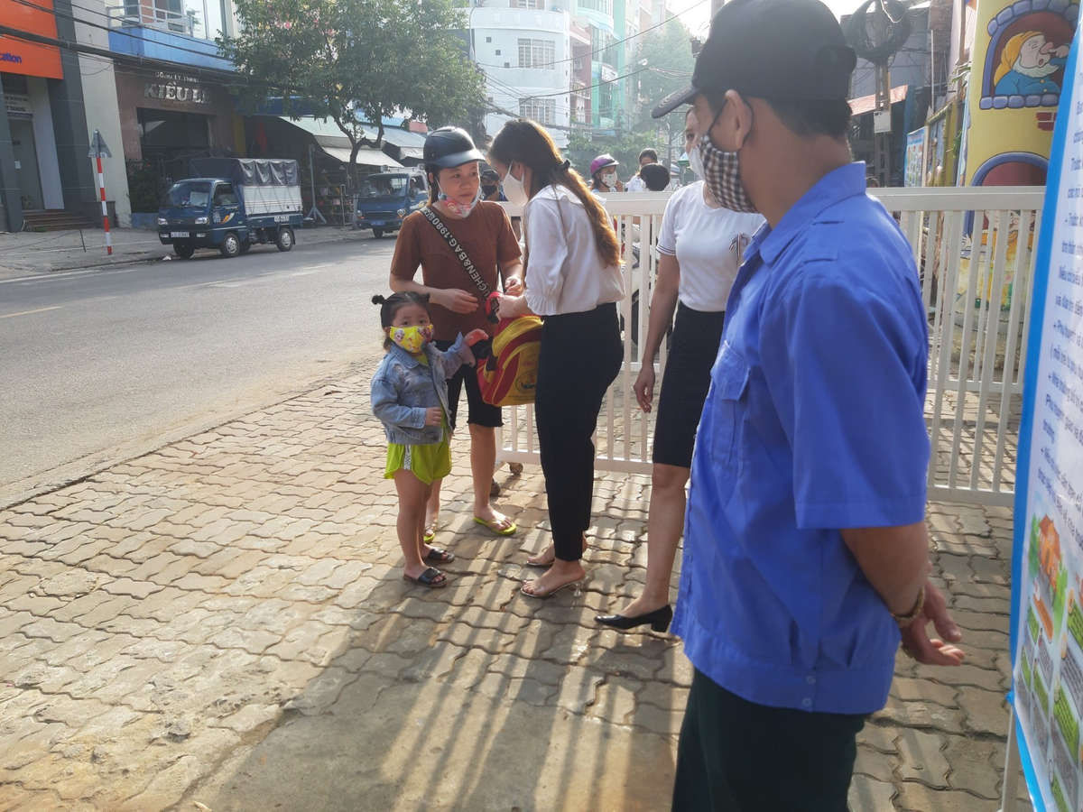 Đà Nẵng: Dở khóc dở cười trong ngày đầu tiên đến trường của trẻ mầm non sau 3 tháng nghỉ học