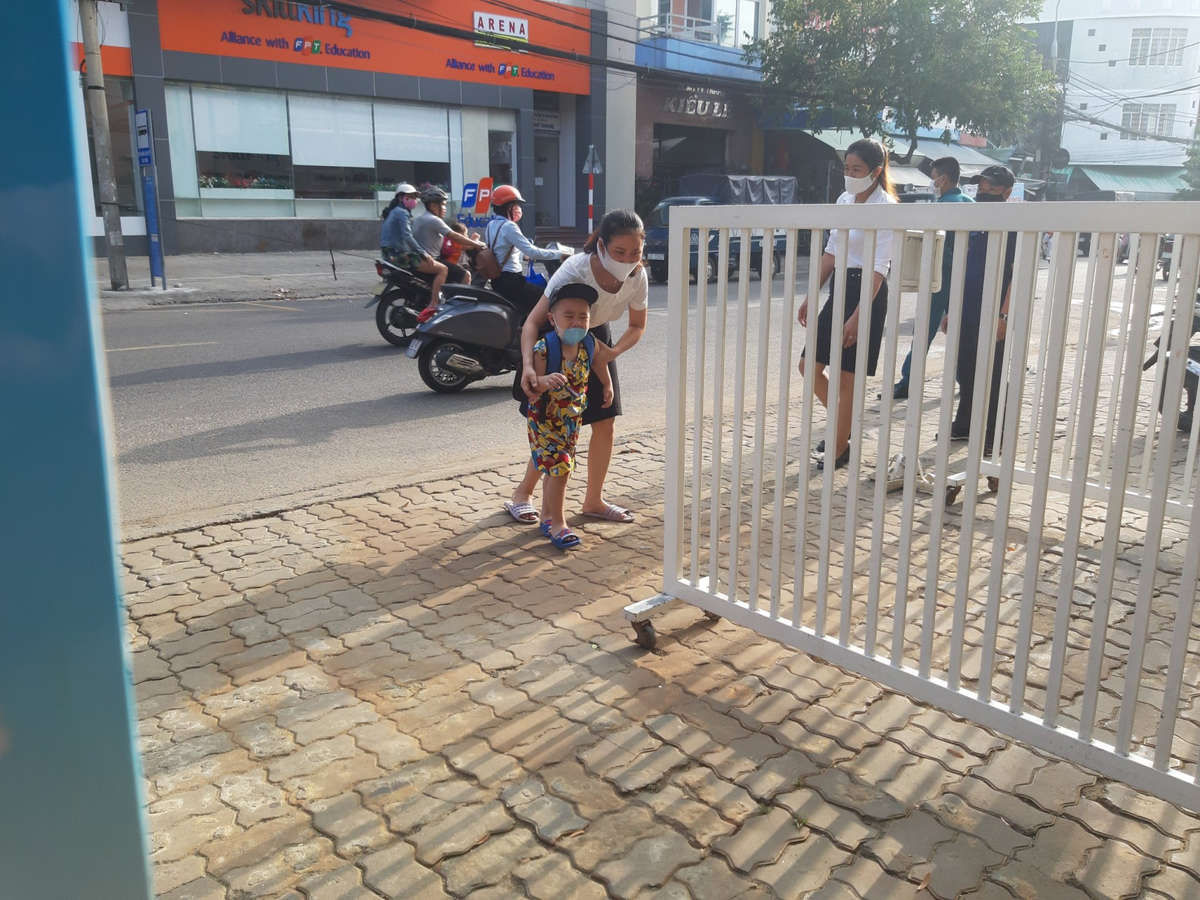 Đà Nẵng: Dở khóc dở cười trong ngày đầu tiên đến trường của trẻ mầm non sau 3 tháng nghỉ học