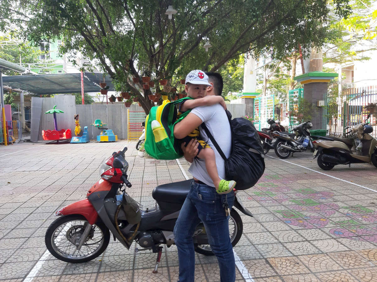 Đà Nẵng: Dở khóc dở cười trong ngày đầu tiên đến trường của trẻ mầm non sau 3 tháng nghỉ học