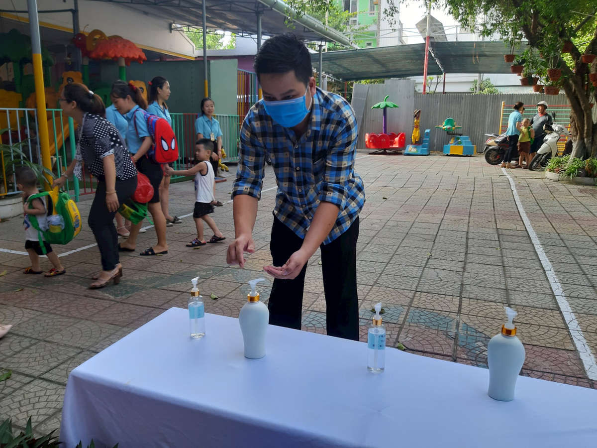 Đà Nẵng: Dở khóc dở cười trong ngày đầu tiên đến trường của trẻ mầm non sau 3 tháng nghỉ học