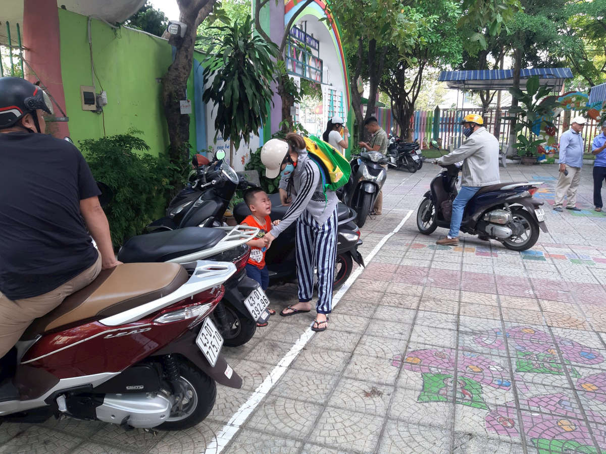 Đà Nẵng: Dở khóc dở cười trong ngày đầu tiên đến trường của trẻ mầm non sau 3 tháng nghỉ học