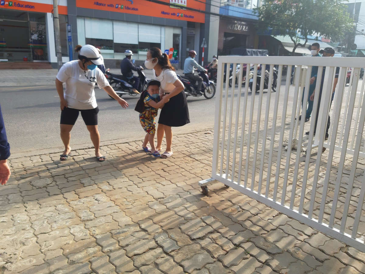 Đà Nẵng: Dở khóc dở cười trong ngày đầu tiên đến trường của trẻ mầm non sau 3 tháng nghỉ học