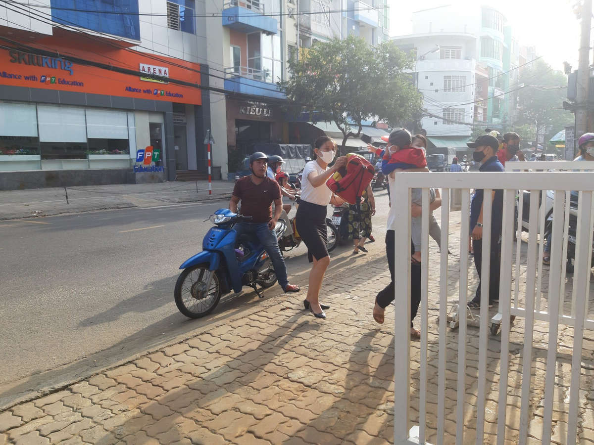 Đà Nẵng: Dở khóc dở cười trong ngày đầu tiên đến trường của trẻ mầm non sau 3 tháng nghỉ học