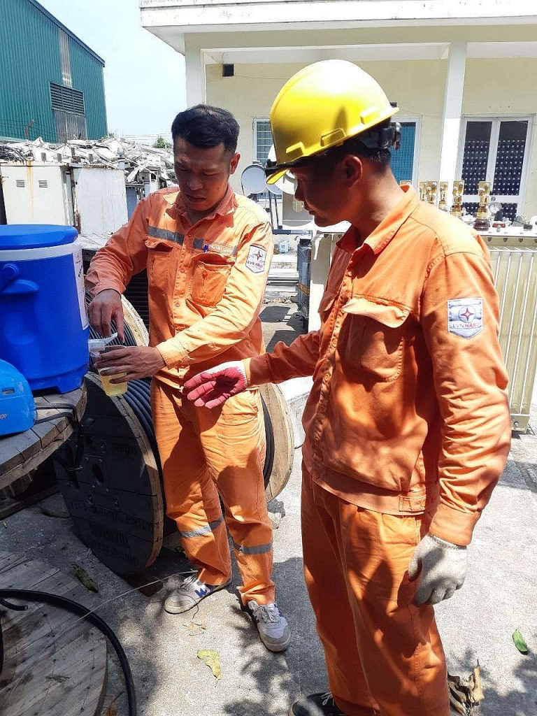 &quot;Chia lửa&quot; với công nhân ngành điện