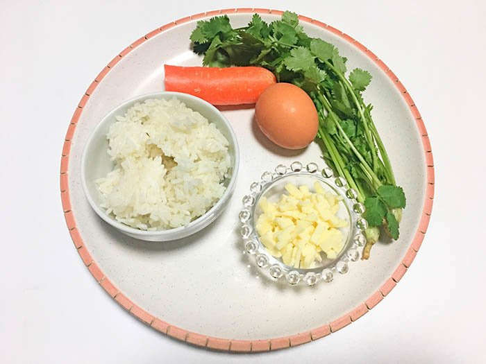 Cơm nguội thừa đừng vội đổ đi, làm cơm nắm kiểu này cả nhà tấm tắc 'may quá không bỏ' - Ảnh 1 Cơm nguội thừa đừng vội đổ đi, làm cơm nắm kiểu này cả nhà tấm tắc 'may quá không bỏ' - Ảnh 1