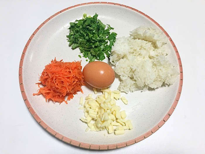 Cơm nguội thừa đừng vội đổ đi, làm cơm nắm kiểu này cả nhà tấm tắc 'may quá không bỏ' - Ảnh 2 Cơm nguội thừa đừng vội đổ đi, làm cơm nắm kiểu này cả nhà tấm tắc 'may quá không bỏ' - Ảnh 2