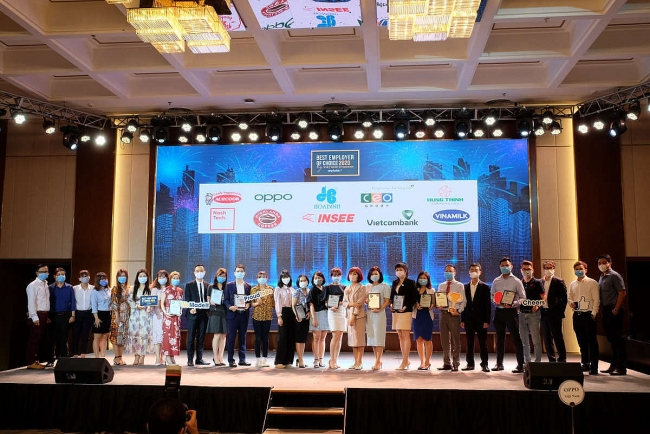 Vietcombank dẫn đầu Top Nhà tuyển dụng hấp dẫn nhất với sinh viên Việt Nam 2020 trong lĩnh vực tài chính – ngân hàng