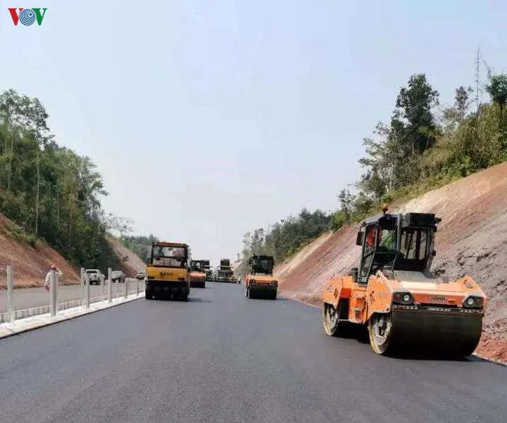 Chính phủ Lào cho phép doanh nghiệp hoạt động trở lại