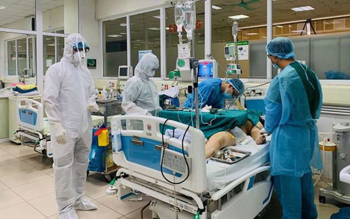 Phi công người Anh tiếp tục được hội chẩn đánh giá khả năng ghép phổi - 1