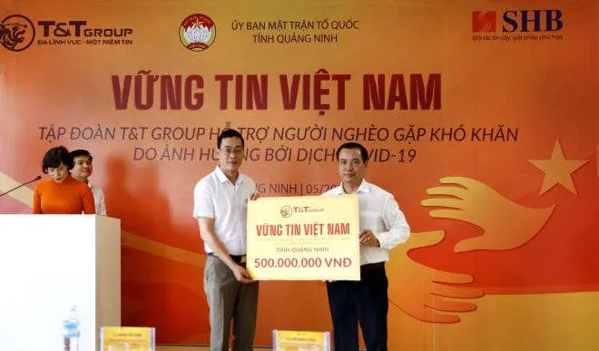 Cha liệt sĩ xúc động khi nhận quà từ chương trình của Tập đoàn T&T Group - 3
