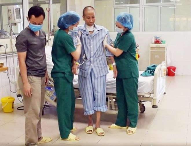 Bệnh nhân 19 mắc COVID-19 từng 3 lần ngưng tim chuẩn bị xuất viện - 1