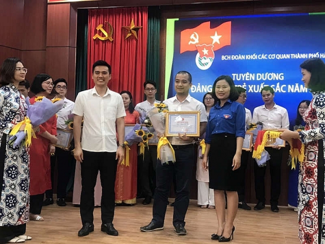 Đoàn Khối các cơ quan thành phố Hà Nội:Tuyên dương đảng viên trẻ xuất sắc và công chức trẻ tiêu biểu