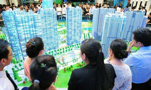 Thu nhập môi giới bất động sản lao dốc mùa dịch - Ảnh 1. Thu nhập môi giới bất động sản lao dốc mùa dịch - Ảnh 1.