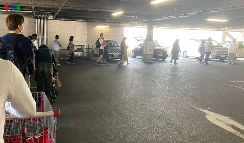 tinh hinh dich covid-19 tien trien, nhat ban noi long han che xa hoi hinh 1