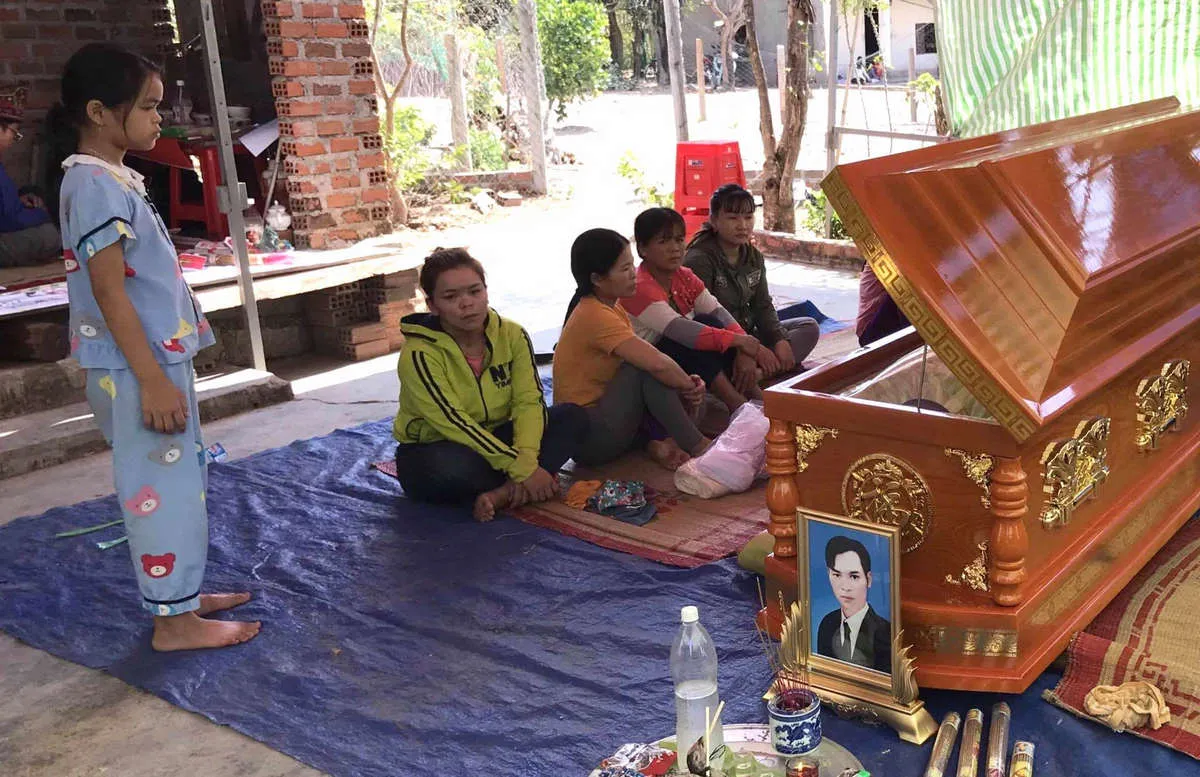 Sập tường 10 người chết ở Đồng Nai: Tang thương bao phủ gia đình nghèo kiệt quệ - 1