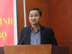 dua vao dan de chan