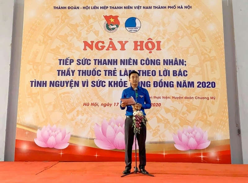 Đồng chí Nguyễn Đức Tiến, Phó Bí thư Thành đoàn hà Nội, Chủ tịch Hội LHTN Việt nam thành phố Hà Nội phát biểu tại chương trình