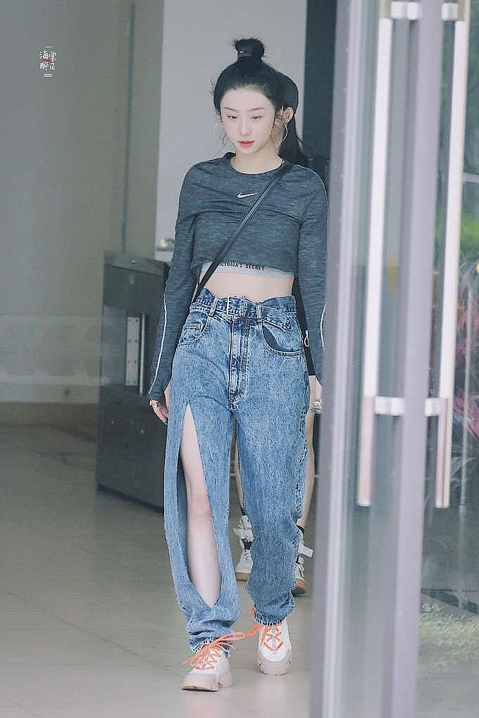 Trang phục khoe eo của dàn sao 'Thanh xuân có bạn'