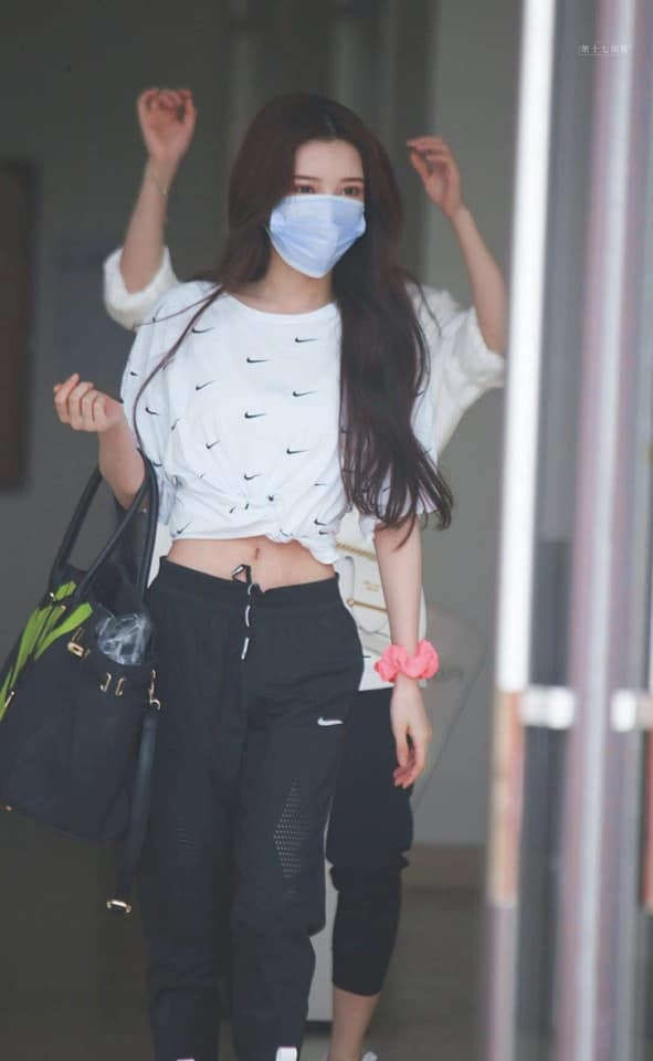 Trang phục khoe eo của dàn sao 'Thanh xuân có bạn' - Ảnh 4 Trang phục khoe eo của dàn sao 'Thanh xuân có bạn' - Ảnh 4