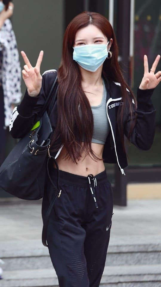 Trang phục khoe eo của dàn sao 'Thanh xuân có bạn' - Ảnh 5 Trang phục khoe eo của dàn sao 'Thanh xuân có bạn' - Ảnh 5