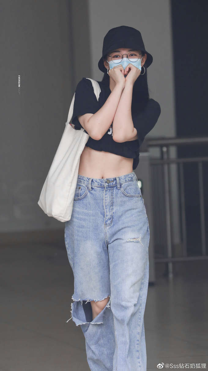 Trang phục khoe eo của dàn sao 'Thanh xuân có bạn' - Ảnh 8 Trang phục khoe eo của dàn sao 'Thanh xuân có bạn' - Ảnh 8