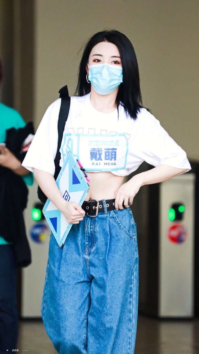 Trang phục khoe eo của dàn sao 'Thanh xuân có bạn' - Ảnh 9 Trang phục khoe eo của dàn sao 'Thanh xuân có bạn' - Ảnh 9