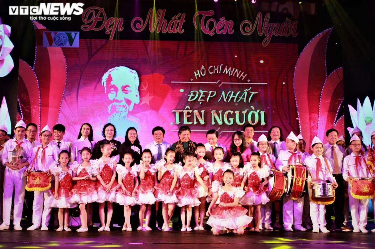 Xúc động chương trình giao lưu nghệ thuật 'Đẹp nhất tên Người' - 1