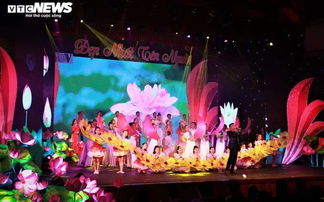 Xúc động chương trình giao lưu nghệ thuật 'Đẹp nhất tên Người' - 3