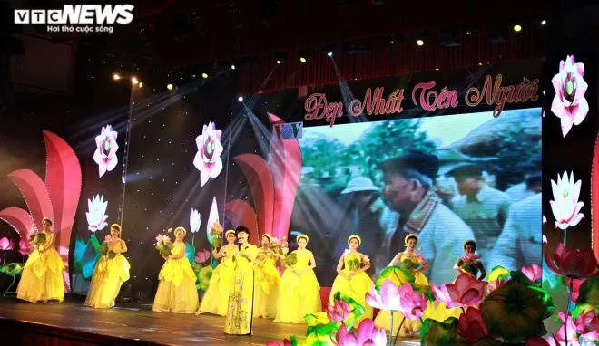 Xúc động chương trình giao lưu nghệ thuật 'Đẹp nhất tên Người' - 4