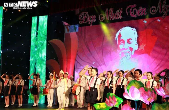 Xúc động chương trình giao lưu nghệ thuật 'Đẹp nhất tên Người' - 6