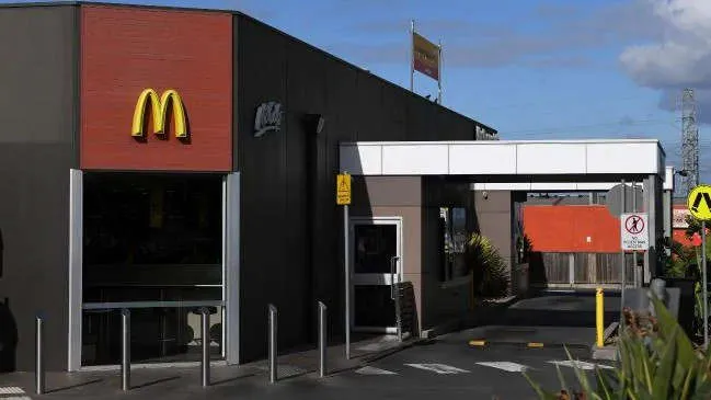 australia co them 1 ca tu vong va 9 ca mac covid-19 moi hinh 1