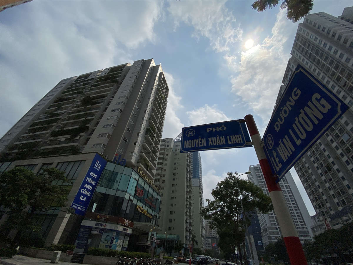 Chủ đầu tư l&agrave; C&ocirc;ng ty Đầu tư v&agrave; Ph&aacute;t triển nh&agrave; số 6 H&agrave; Nội (Handico 6) thuộc Tổng c&ocirc;ng ty đầu tư v&agrave; ph&aacute;t triển nh&agrave; H&agrave; Nội (Handico). Khu đất được giải ph&oacute;ng mặt bằng từ tiền ng&acirc;n s&aacute;ch, được quy hoạch l&agrave;m b&atilde;i đỗ xe.